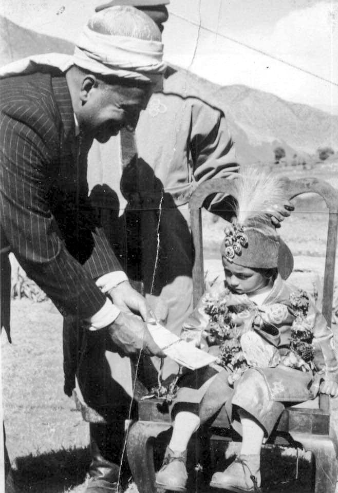 Mehtar Saif ul Mulk Nasir receiving the sanad of recognition from Pakistan from the Chief Commissioner of NWFP 1954