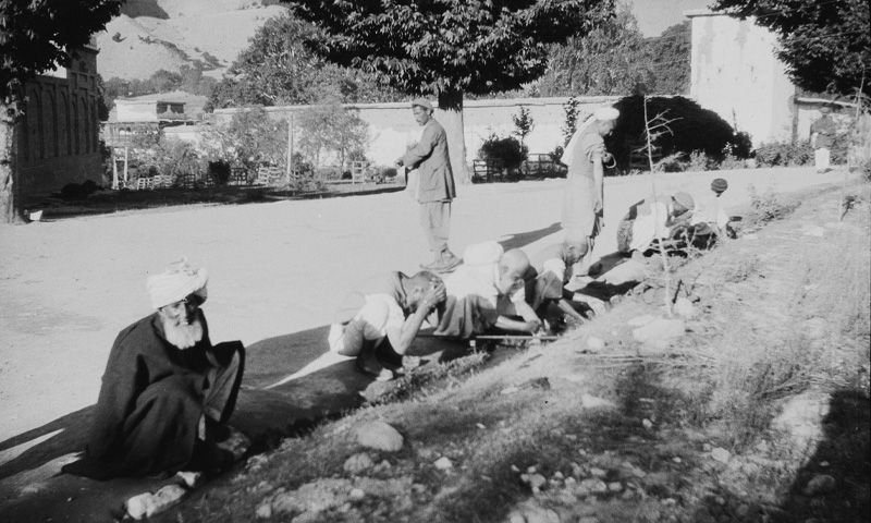 muslims washing hand for prayer near shahi mosque in chitral with the old fort in the background 1929 picture by Georg Morgenstierne