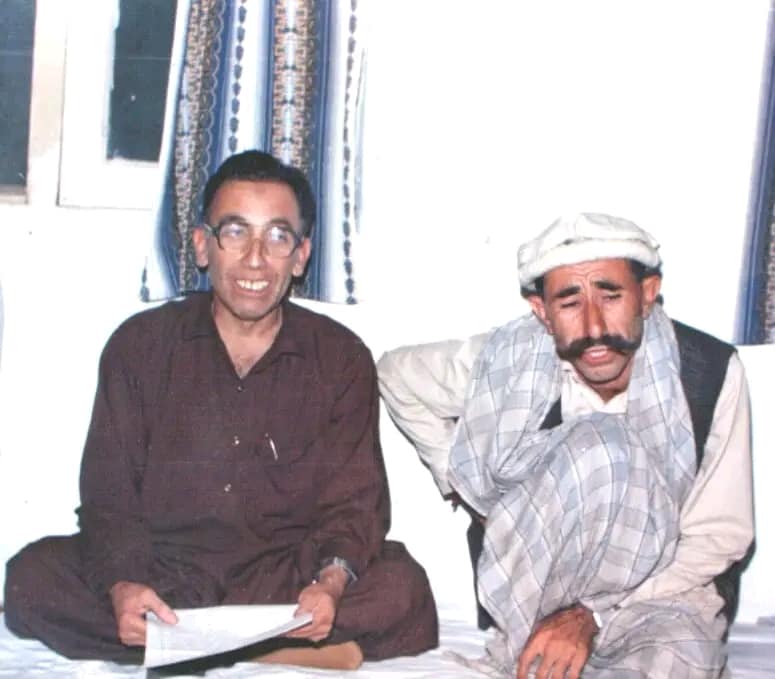 Dool Mama (right) and Shahzada Fakhr Ulmulk (left) in a Mushayira in Garam Chashma in 1999, Courtesy: Zakir Zakhmi