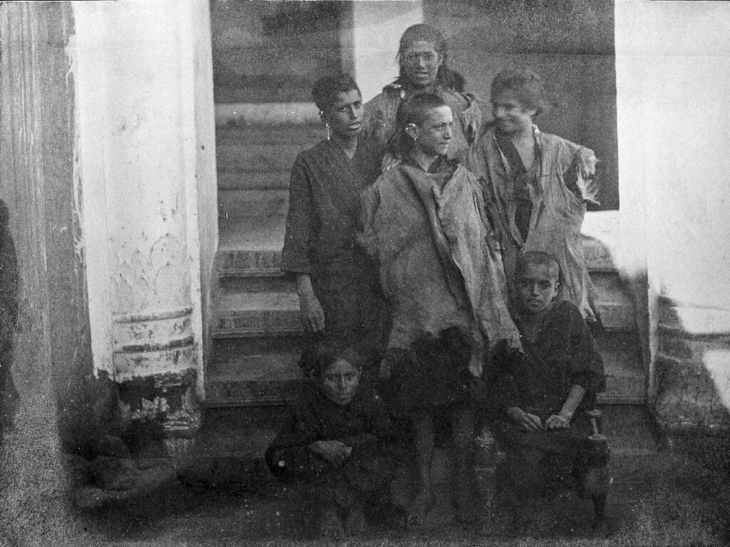 Kafir men and women brought to Kabul after the invasion of Kafiristan, circa 1895, Picture: Lillias Anna Hamilton (Wellcome Collection)