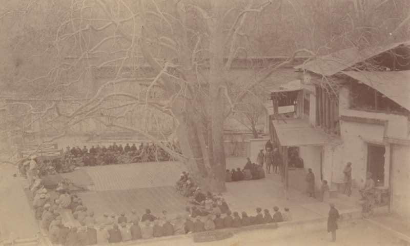 Metar mahraka or elites assembly inside chitral fort 1919 picture by Major Noel Edmund Reilly
